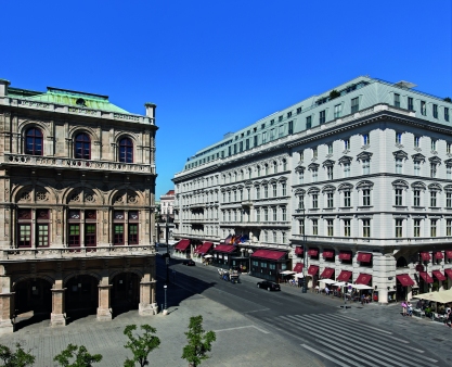 Exklusive Lage - das Hotel und Café Sacher liegt direkt neben der Wiener Staatsoper. © Hotel Sacher Wien